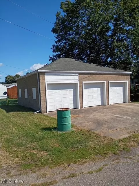  540 Mulvane St, Newcomerstown, OH 43832 photo 4