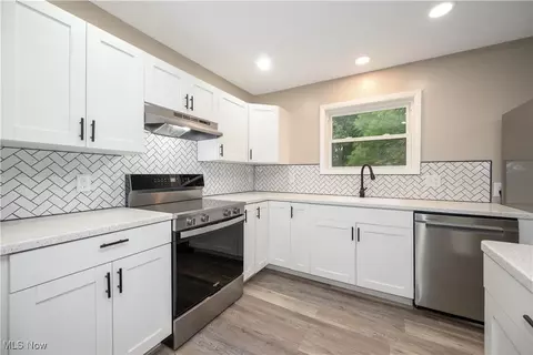 Kitchen - 2882 State Route 44, Rootstown, OH 44272 photo 1 of 2