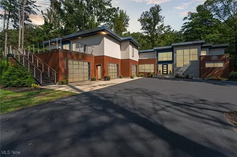 3863 Granger Rd, Akron, OH 44333
