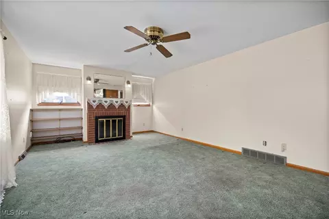 42925 Galaxy Dr, Elyria, OH 44035 photo 4