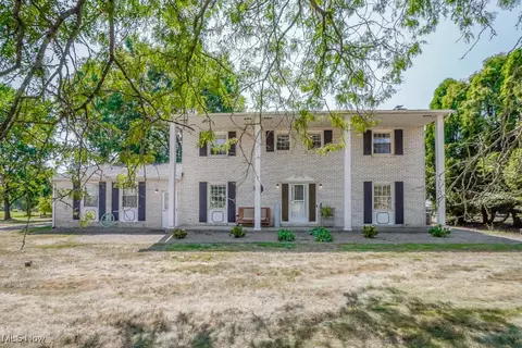 2550 Chaucer Dr NE, Canton, OH 44721