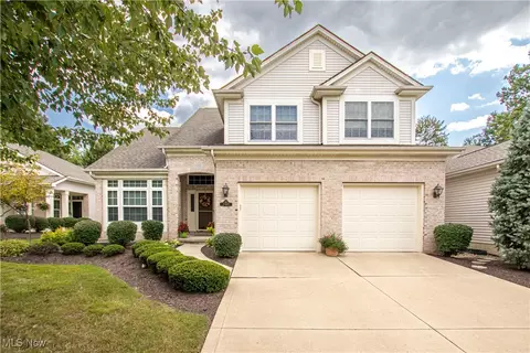 21469 Woodview Cir, Strongsville, OH 44149