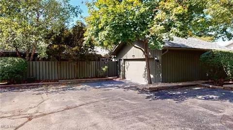 504 Concord Downs Cir # -9, Aurora, OH 44202