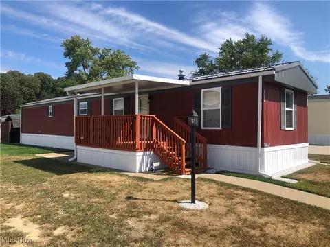 5219 N Street St NE, Magnolia, OH 44643