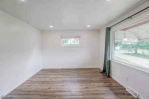 503 Manor Ave NW, Canton, OH 44708 photo 3