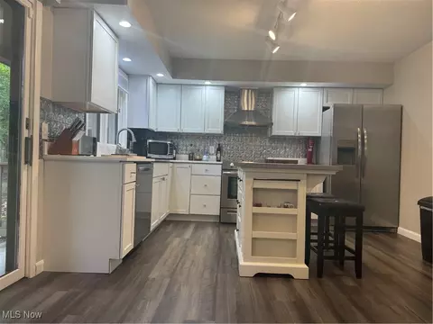 Kitchen - 4478 Devonshire Dr, Boardman, OH 44512 photo 3 of 3