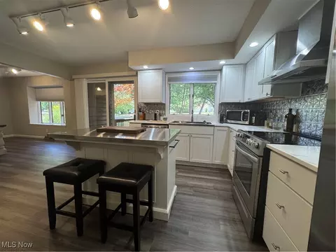 Kitchen - 4478 Devonshire Dr, Boardman, OH 44512 photo 2 of 3