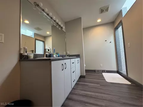 Bath - 4478 Devonshire Dr, Boardman, OH 44512 photo 1 of 2