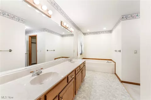 Bath - 6457 Beckleigh Cir NW, Canton, OH 44708 photo 2 of 4