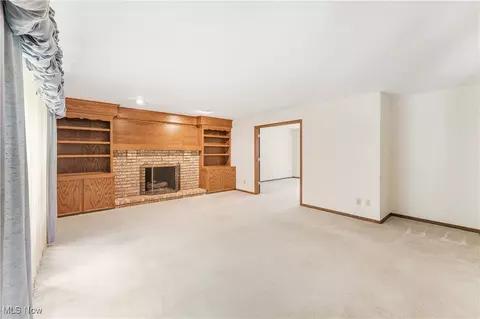 Living - 6457 Beckleigh Cir NW, Canton, OH 44708 photo 4 of 7
