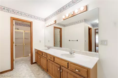 Bath - 6457 Beckleigh Cir NW, Canton, OH 44708 photo 3 of 4