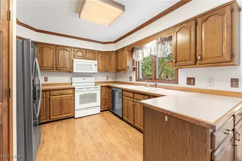 Kitchen - 6457 Beckleigh Cir NW, Canton, OH 44708 photo 2 of 3