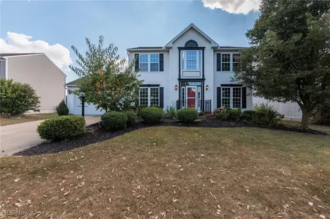 525 Rockglen Dr, Wadsworth, OH 44281