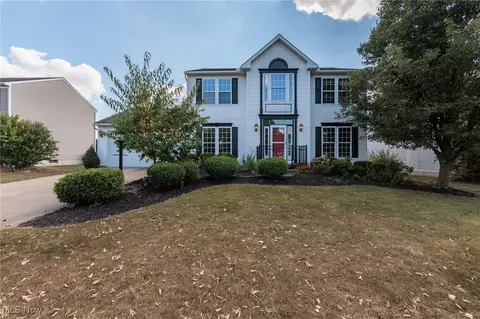 525 Rockglen Dr, Wadsworth, OH 44281