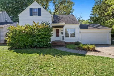 4800 Farnhurst Rd, Lyndhurst, OH 44124