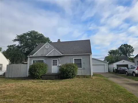 695 Cooper Ave, Akron, OH 44306