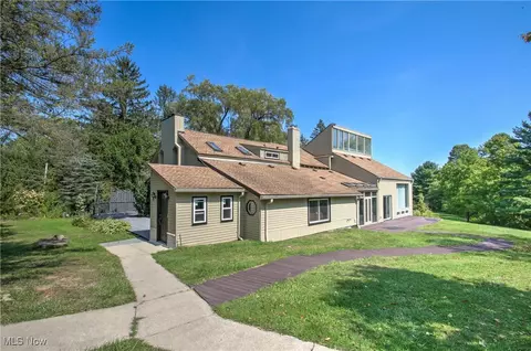 11375 Bean Rd, Chardon, OH 44024