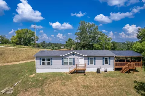 560 Wine Rd, Elizabeth, WV 26143