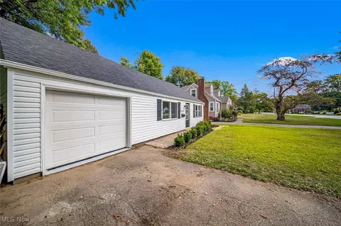 8341 Nowlen St, Mentor, OH 44060 photo 3
