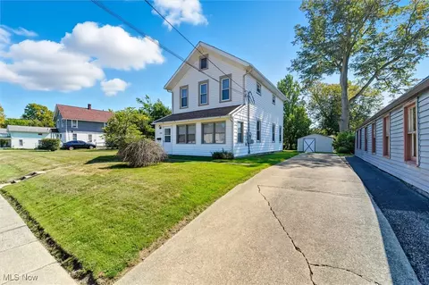 1026 E 16th St, Ashtabula, OH 44004 photo 2