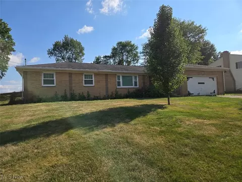 960 Impala Dr, Akron, OH 44319