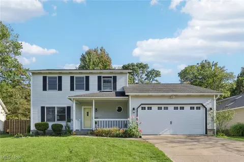 1242 Heatherstone Dr, Painesville, OH 44077