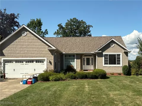 1129 Lake Vue Dr, Roaming Shores, OH 44085