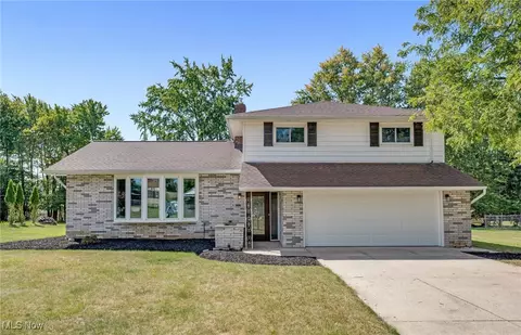 1040 Hunters Trl, Broadview Heights, OH 44147