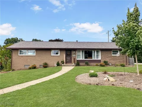 8625 Milmont St NW, Massillon, OH 44646