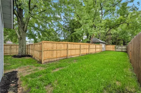 616 W 39th St, Ashtabula, OH 44004 photo 5