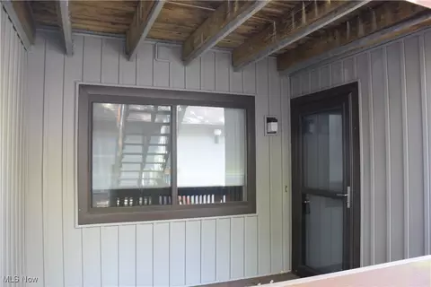 2125 Pinebrook Trl, Cuyahoga Falls, OH 44223