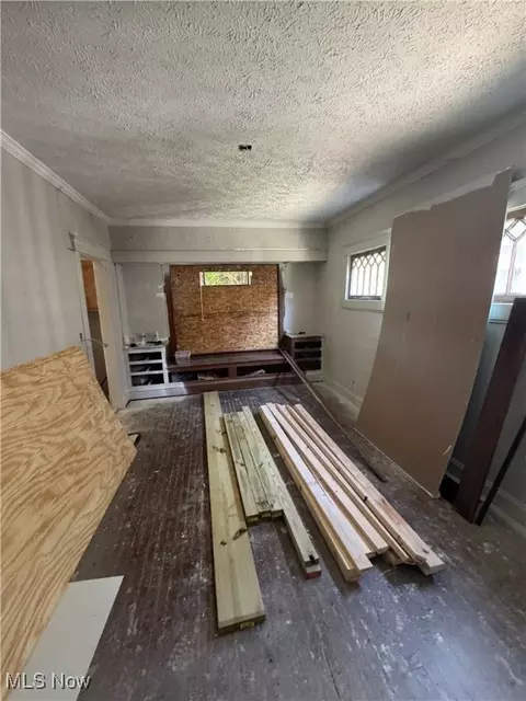 Living - 512 Eddy Rd, Cleveland, OH 44108 photo 1 of 2