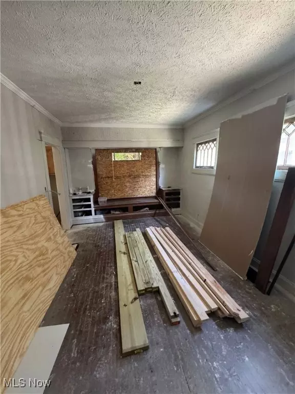 Living - 512 Eddy Rd, Cleveland, OH 44108 photo 1 of 2