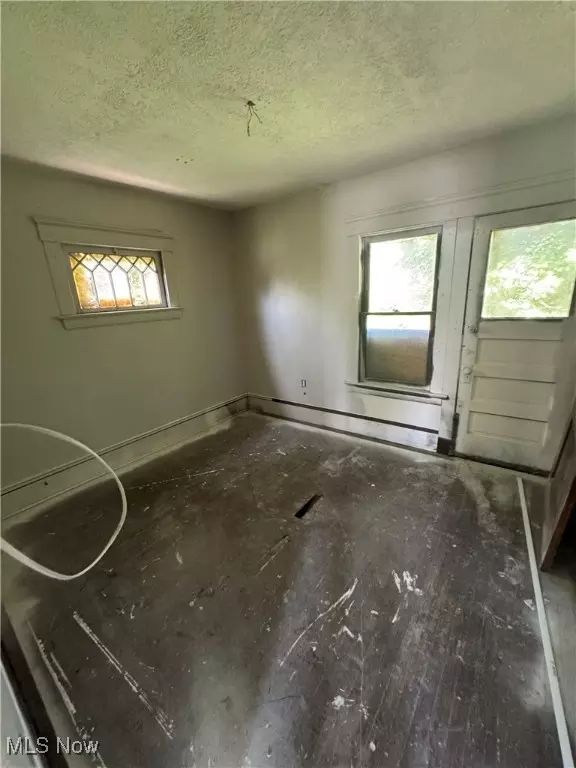 Bedroom - 512 Eddy Rd, Cleveland, OH 44108 photo 2 of 4