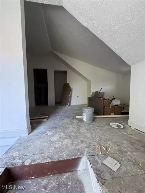 Entry Way - 512 Eddy Rd, Cleveland, OH 44108 photo 1 of 3