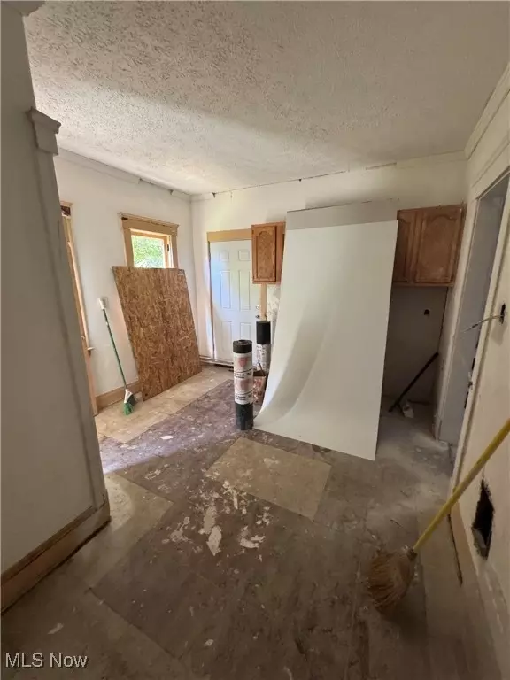 Entry Way - 512 Eddy Rd, Cleveland, OH 44108 photo 2 of 3