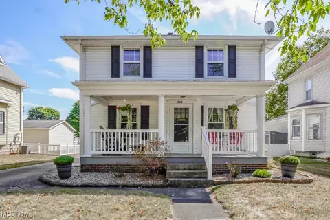 633 4th St NW, New Philadelphia, OH 44663
