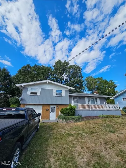 208 Quincy Ave, Columbiana, OH 44408