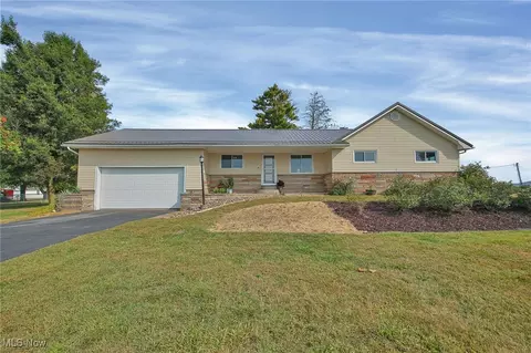 58590 Wolfe St, Newcomerstown, OH 43832