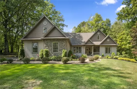 9250 Trish Ln, Chardon, OH 44024