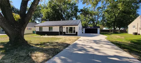 1816 Westwood Dr, Twinsburg, OH 44087