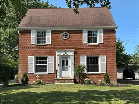 2304 Glendon Rd, University Heights, OH 44118