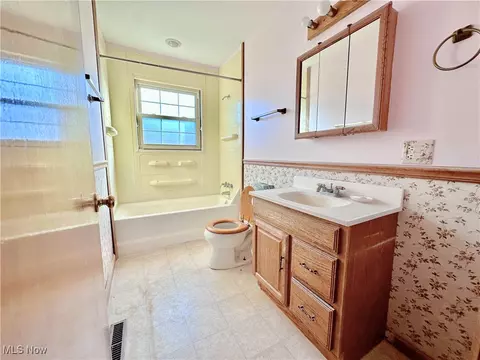 Bath - 532 25th St, Vienna, WV 26105 photo 1 of 1