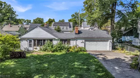 316 Kenilworth Rd, Bay Village, OH 44140