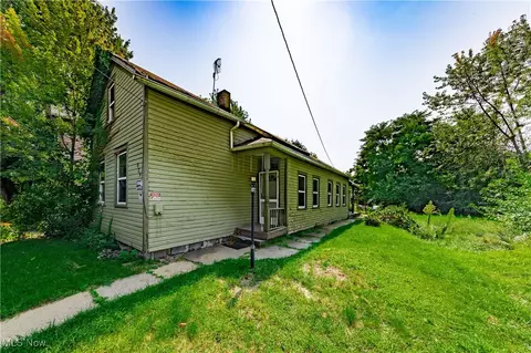 829 Starkweather Ave, Cleveland, OH 44113
