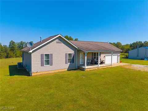 42842 Trail Run Rd, New Matamoras, OH 45767