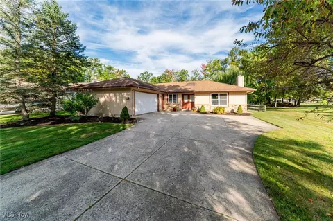 10120 N Surfside Cir, Reminderville, OH 44202