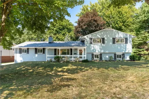 727 Lorena St SW, North Canton, OH 44720