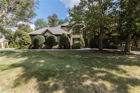 19253 Ridgeline Ct, Strongsville, OH 44136