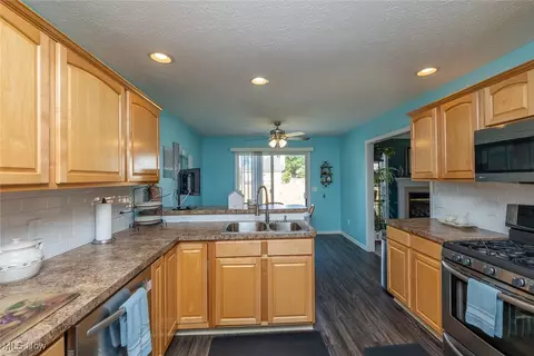 237 Kansas Ave, Elyria, OH 44035 photo 16